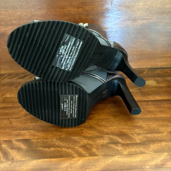 Karl Lagerfeld Paris Blayze Peep Toe Bootie Women Size 8.5 Silver/Grey New - Picture 7 of 12